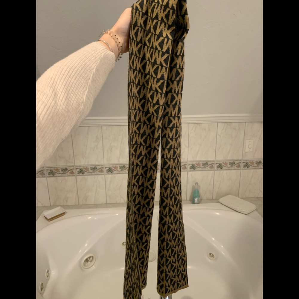 Michael Kors scarf